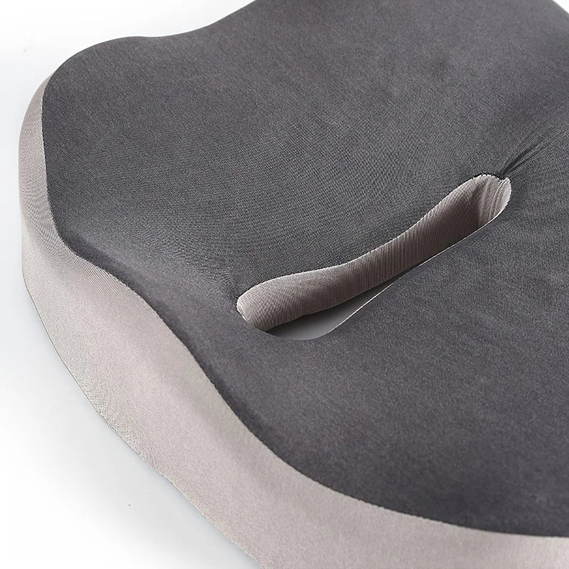 Memory foam seat cushion, with a central groove ergonomic pressure pad