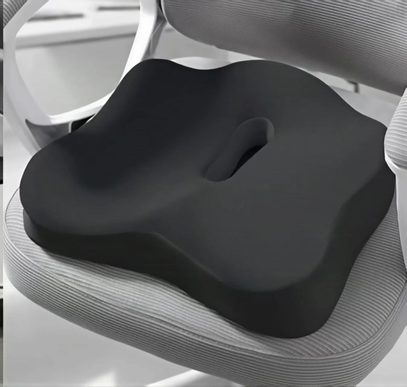 Memory foam seat cushion, with a central groove ergonomic pressure pad