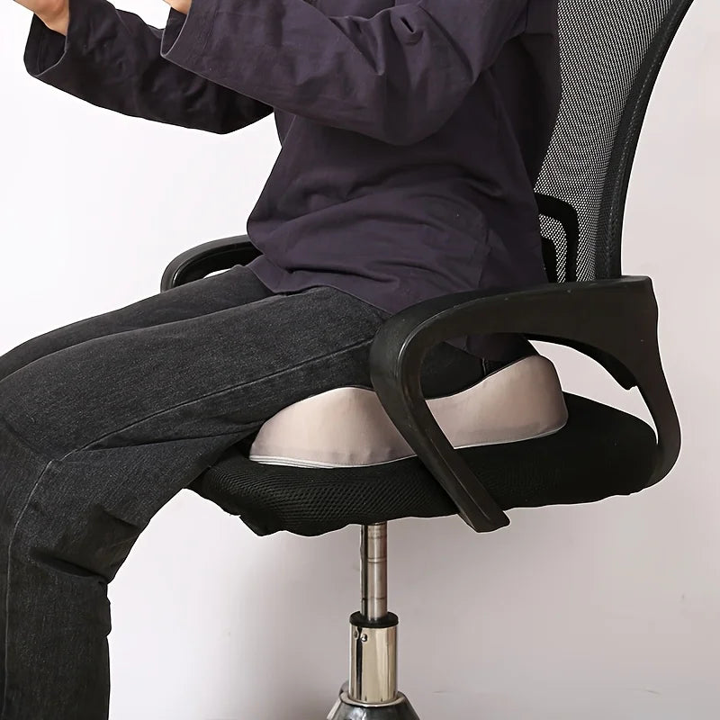 Memory foam seat cushion, with a central groove ergonomic pressure pad